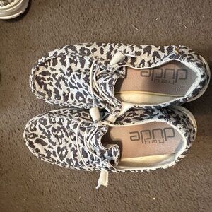 Womens' Leopard Print Shoes - Black and White